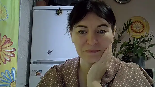 Krystal 82 online show from 5, 11, 2025