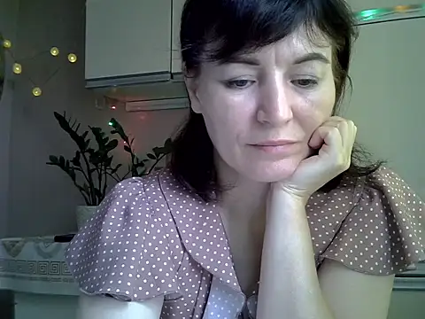 Krystal 82 online show from 10, 10, 2025