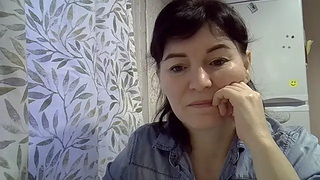 Snapshot of Krystal_82 chatting on 17, 12, 2025 Krystal 82 online show from 17, 12, 2025