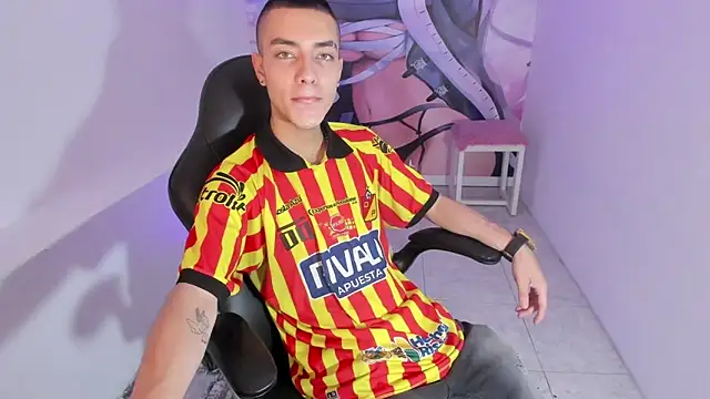 Dereck Boy8 online show from 7, 11, 2025