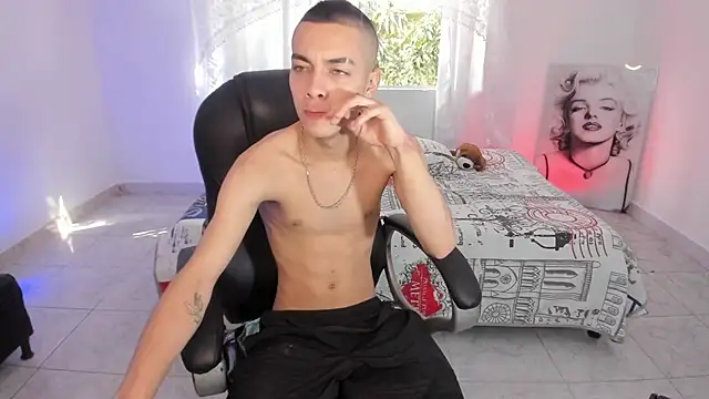 Dereck Boy8 online show from 4, 12, 2025