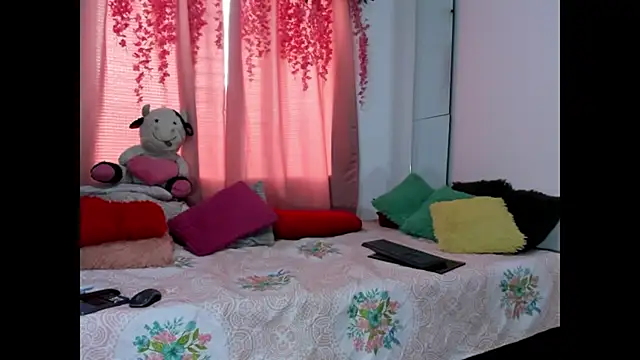 Snapshot of lanastone86 chatting on 28, 10, 2025 lanastone86 online show from 28, 10, 2025