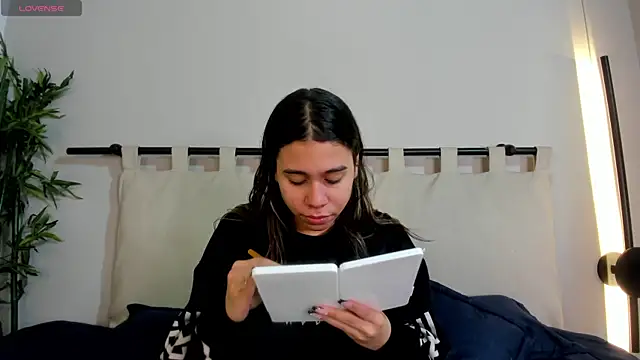 Snapshot of Rachell_criss chatting on 29, 4, 2026 Rachell criss online show from 29, 4, 2026