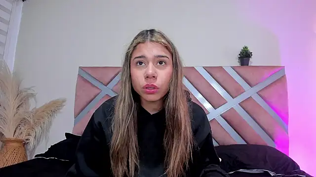 Snapshot of Rachell_criss chatting on 2, 6, 2026 Rachell criss online show from 2, 6, 2026