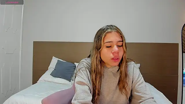 Snapshot of Rachell_criss chatting on 13, 5, 2026 Rachell criss online show from 13, 5, 2026