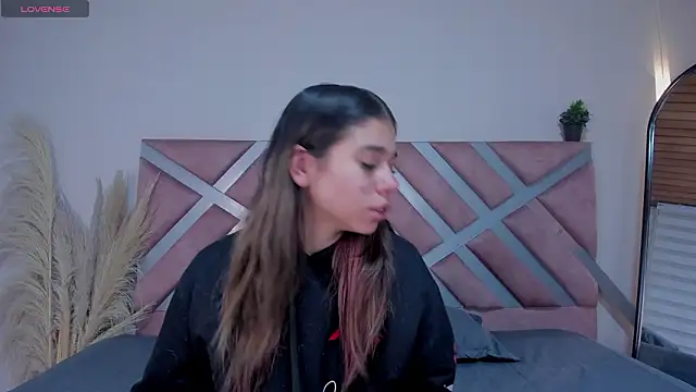 Rachell criss online show from 28, 3, 2026