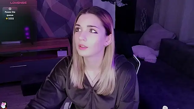 Sandy Belle online show from 13, 11, 2025