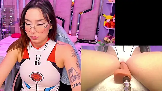 Snapshot of NicoleFerrel chatting on 17, 9, 2025 NicoleFerrel online show from 17, 9, 2025