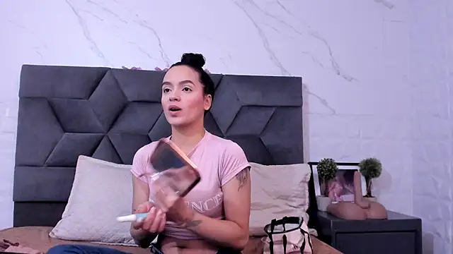 Snapshot of Maia_Park chatting on 22, 11, 2025 Maia Park online show from 22, 11, 2025