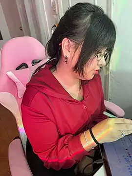 Snapshot of Lolii_Zoe chatting on 17, 12, 2025 Lolii Zoe online show from 17, 12, 2025