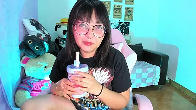 Snapshot of Lolii_Zoe chatting on 6, 10, 2025 Lolii Zoe online show from 6, 10, 2025