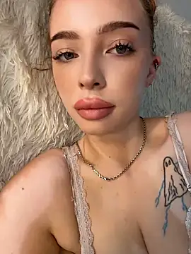 Snapshot of Hannah_xBaby chatting on 3, 7, 2026 Hannah xBaby online show from 3, 7, 2026