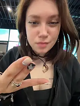 Snapshot of lucy-joy chatting on 29, 4, 2026 lucy-joy online show from 29, 4, 2026