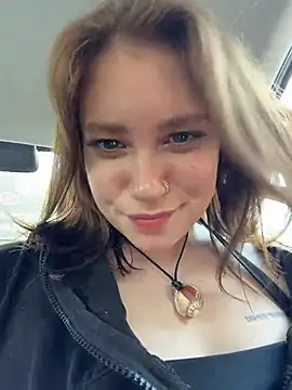 Snapshot of lucy-joy chatting on 17, 5, 2026 lucy-joy online show from 17, 5, 2026