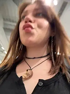Snapshot of lucy-joy chatting on 28, 4, 2026 lucy-joy online show from 28, 4, 2026
