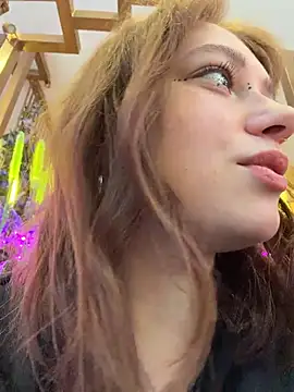 Snapshot of lucy-joy chatting on 25, 6, 2026 lucy-joy online show from 25, 6, 2026