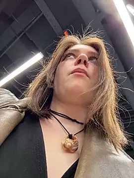 lucy-joy online show from 19, 4, 2026