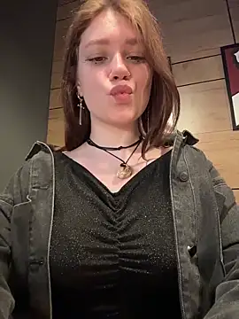 Snapshot of lucy-joy chatting on 6, 5, 2026 lucy-joy online show from 6, 5, 2026