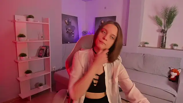 Snapshot of AlicePill chatting on 1, 12, 2025 AlicePill online show from 1, 12, 2025