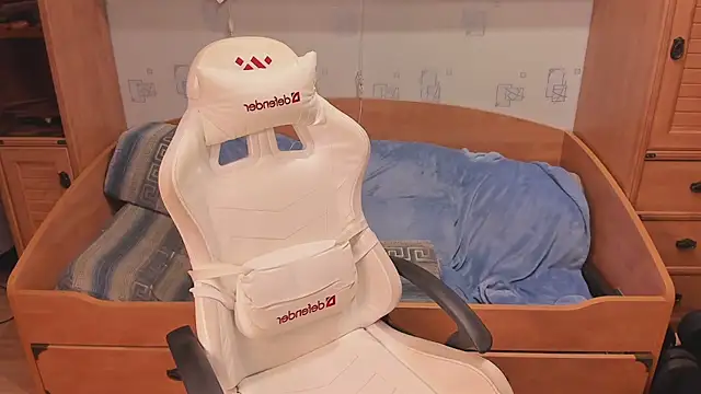 Dexter Bennett online show from 4, 3, 2026