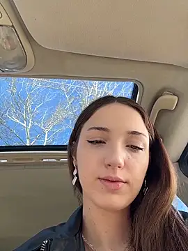 DollyTall online show from 25, 3, 2026