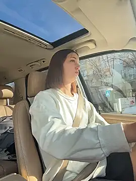 DollyTall online show from 31, 10, 2025