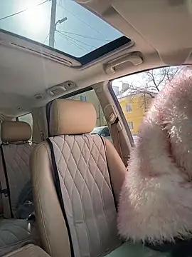 DollyTall online show from 4, 3, 2026