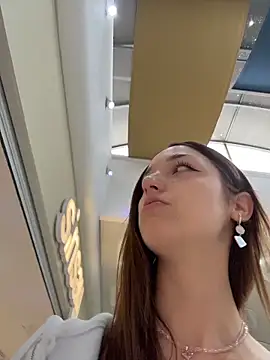 DollyTall online show from 8, 4, 2026