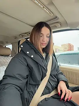 DollyTall online show from 10, 11, 2025