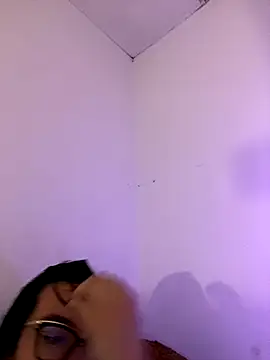 Emily Taylor2 online show from 27, 11, 2025