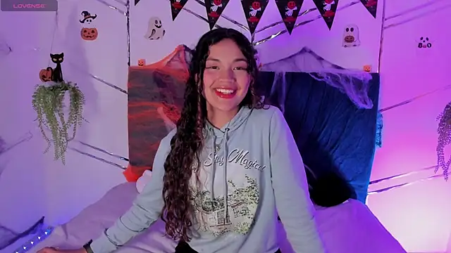 Snapshot of Camilla_Miller01 chatting on 17, 10, 2025 Camilla Miller01 online show from 17, 10, 2025