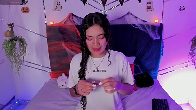 Snapshot of Camilla_Miller01 chatting on 16, 10, 2025 Camilla Miller01 online show from 16, 10, 2025