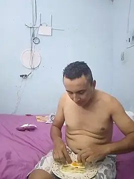 Snapshot of miroqui143 chatting on 11, 11, 2025 miroqui143 online show from 11, 11, 2025