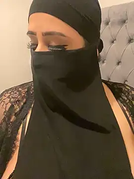Snapshot of Pari_Persianbaddie6 chatting on 7, 4, 2026 Pari Persianbaddie6 online show from 7, 4, 2026