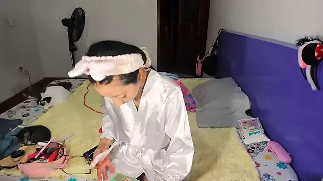 Anais lux online show from 15, 4, 2026