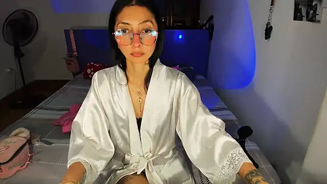 Snapshot of Anais_lux chatting on 10, 6, 2026 Anais lux online show from 10, 6, 2026