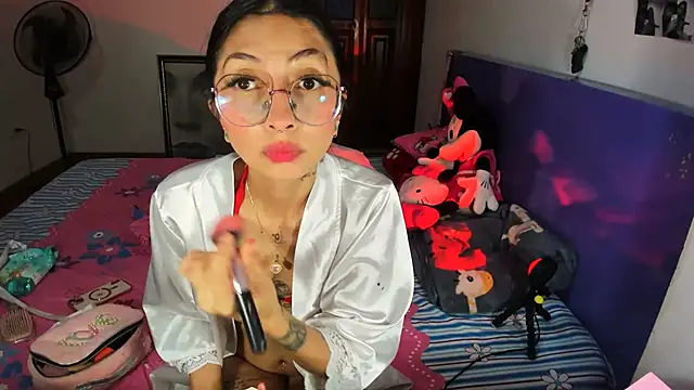 Snapshot of Anais_lux chatting on 16, 6, 2026 Anais lux online show from 16, 6, 2026