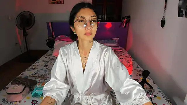 Snapshot of Anais_lux chatting on 6, 6, 2026 Anais lux online show from 6, 6, 2026