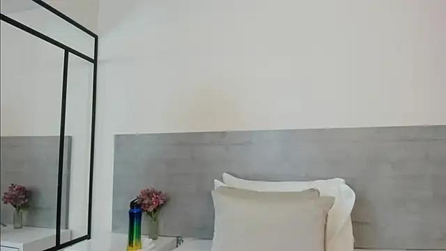 sunnyWhitee online show from 14, 4, 2026