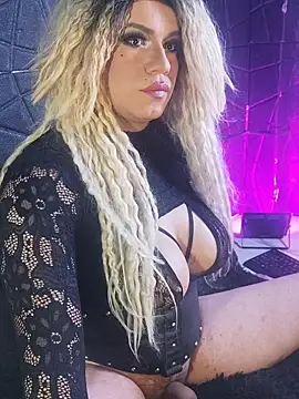 Snapshot of hi_lucy chatting on 23, 10, 2025 hi lucy online show from 23, 10, 2025