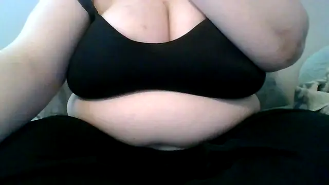Snapshot of sarahcakes223 chatting on 30, 4, 2026 sarahcakes223 online show from 30, 4, 2026