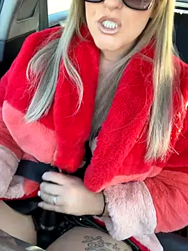 Snapshot of Charleigh_xx chatting on 25, 11, 2025 Charleigh xx online show from 25, 11, 2025