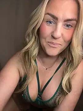 Snapshot of Charleigh_xx chatting on 20, 5, 2026 Charleigh xx online show from 20, 5, 2026