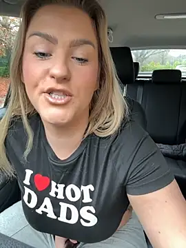 Snapshot of Charleigh_xx chatting on 12, 11, 2025 Charleigh xx online show from 12, 11, 2025