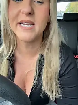 Snapshot of Charleigh_xx chatting on 10, 10, 2025 Charleigh xx online show from 10, 10, 2025