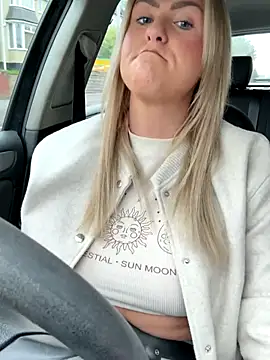 Snapshot of Charleigh_xx chatting on 14, 10, 2025 Charleigh xx online show from 14, 10, 2025