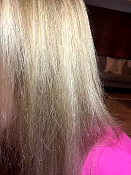 Snapshot of Charleigh_xx chatting on 1, 12, 2025 Charleigh xx online show from 1, 12, 2025