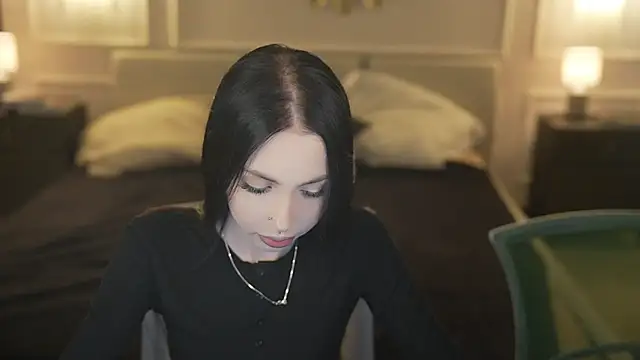 VivianSweet  online show from 18, 4, 2026