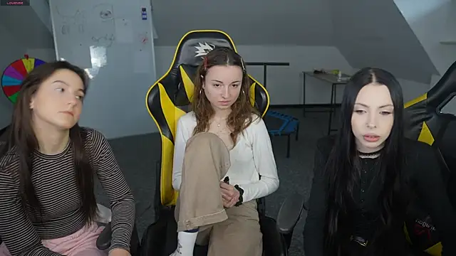 VivianSweet  online show from 7, 4, 2026