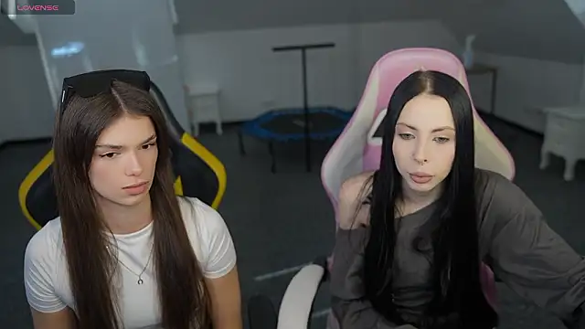 VivianSweet  online show from 4, 3, 2026